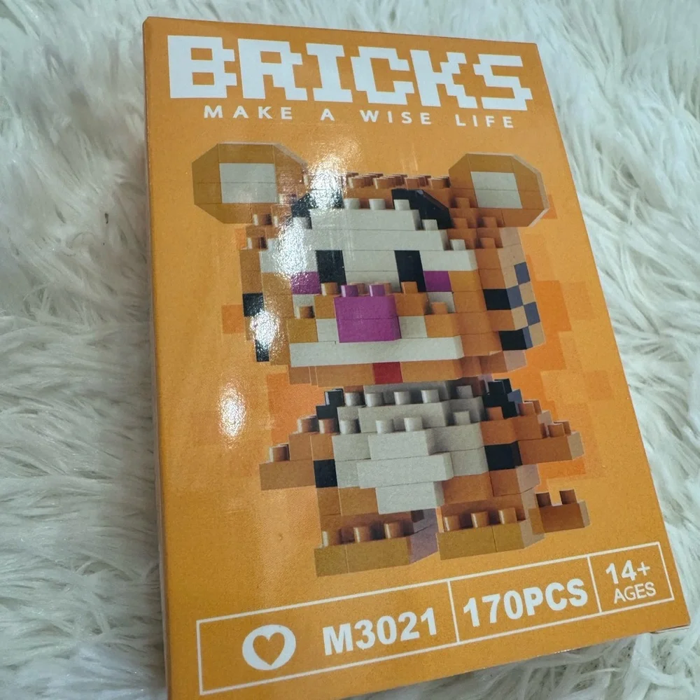 Tiger Winnie the Pooh BRICKS Make A Wise Life Orange Pixel Building Set - 170pcs